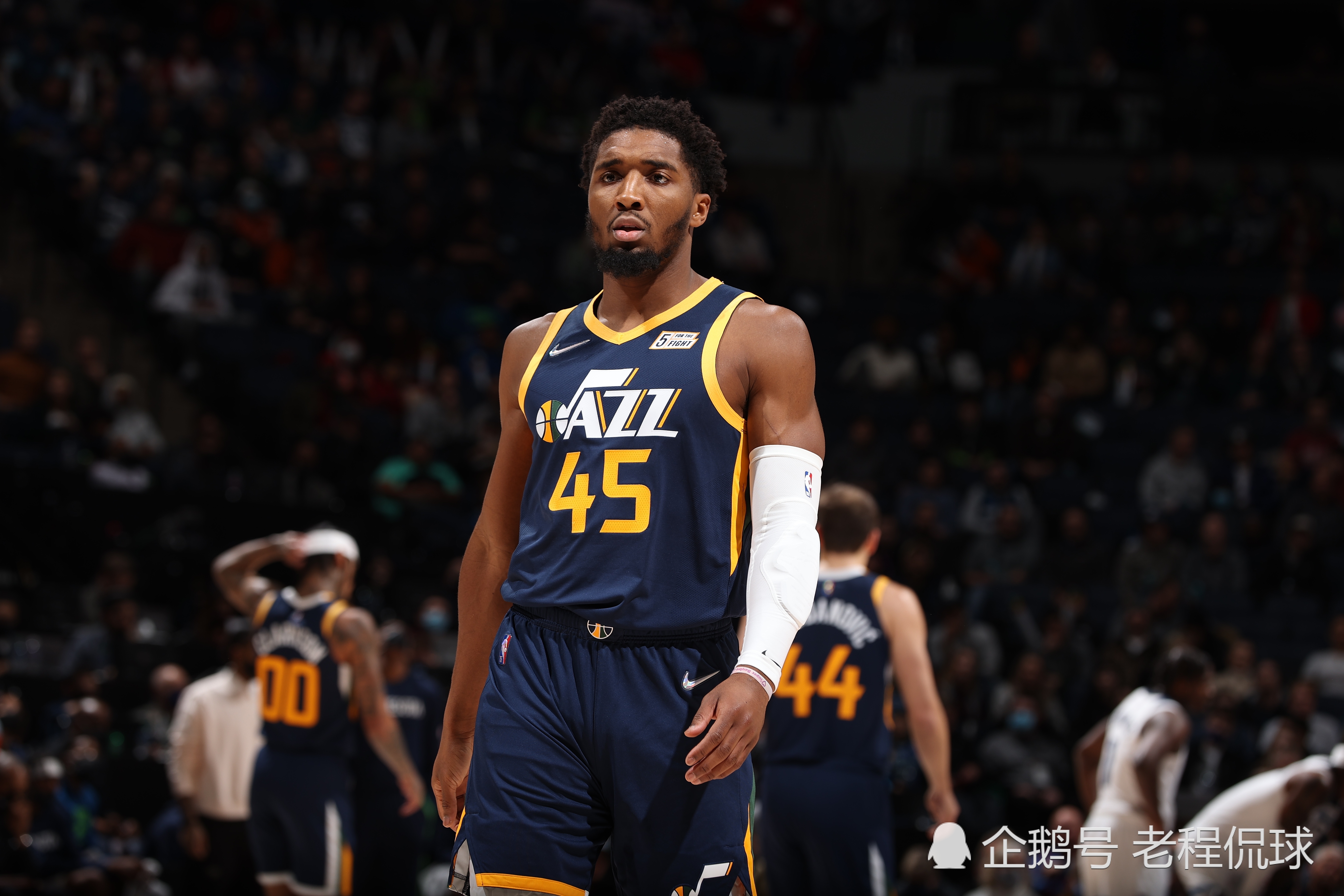 上海队轻取爵士，字母哥关键制胜