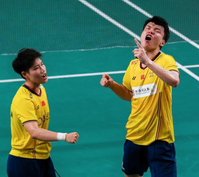 中国队逆转德国队，黄鸭组合带队取胜