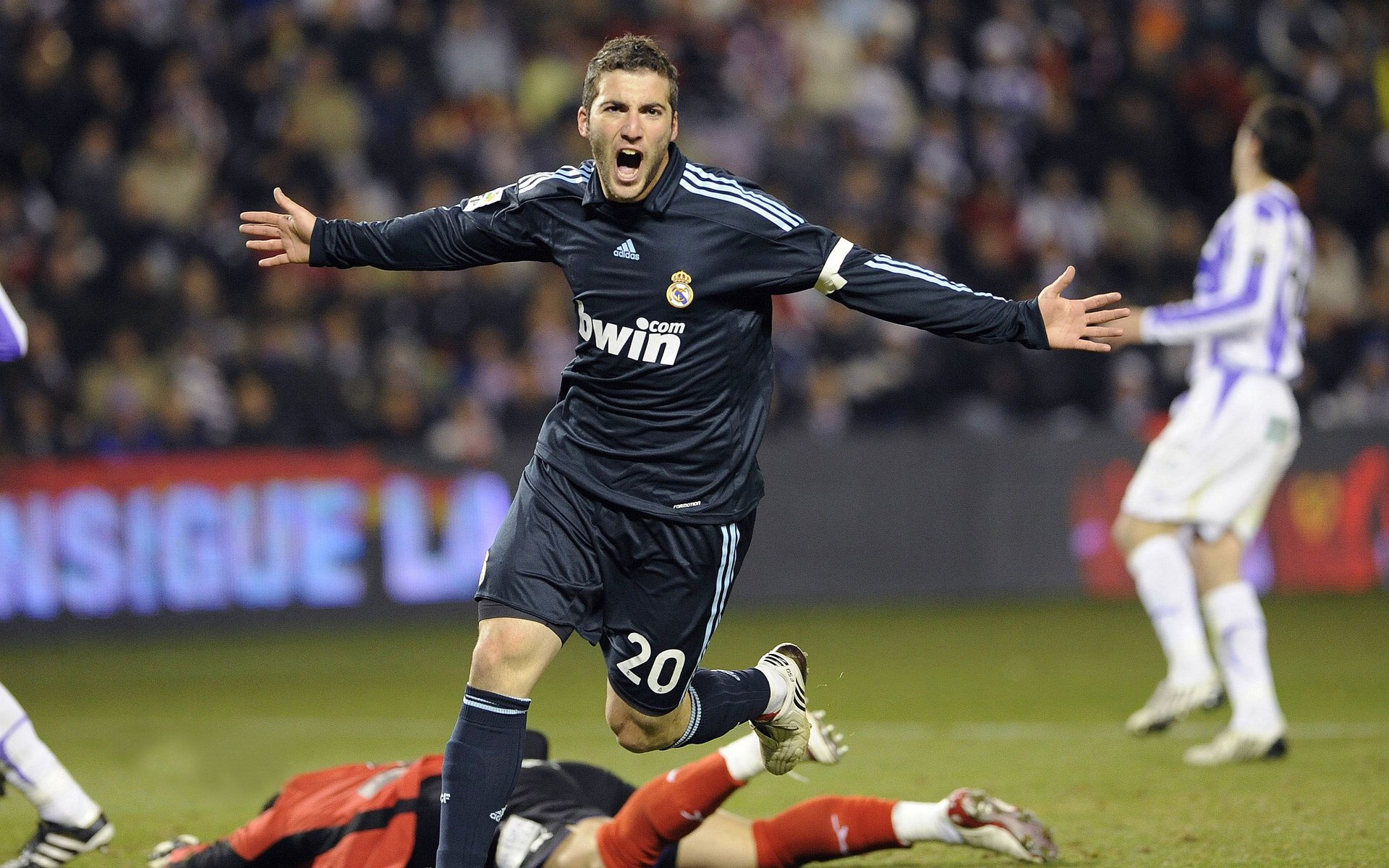 意甲焦点战，当阿尔及利亚的沙漠封锁了切尔西的蓝色洪流