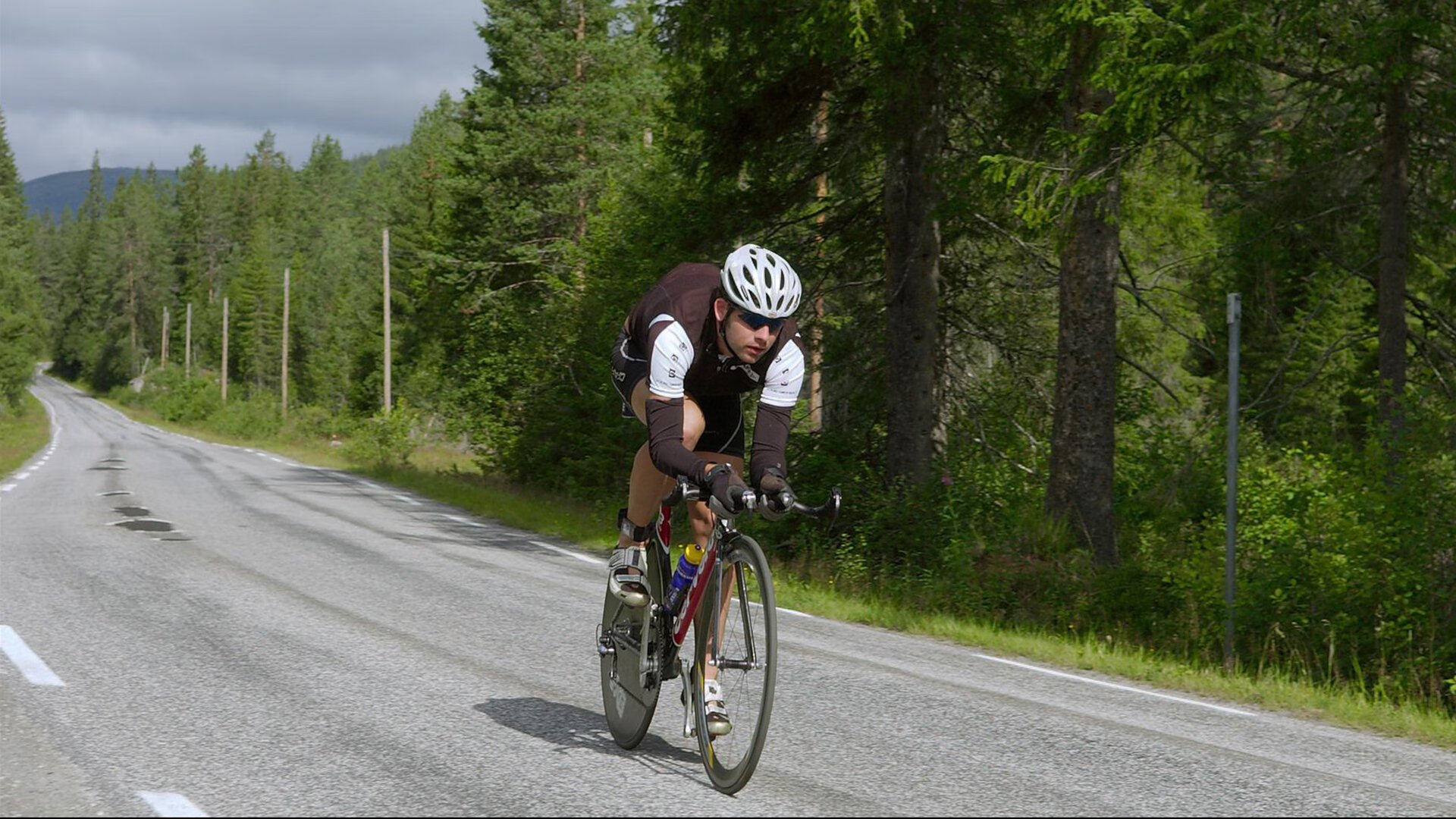 舞台中央的巨人，当库尔图瓦的神域笼罩曼城的碾压风暴